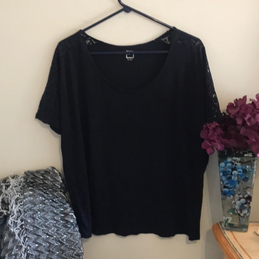 Get a little lacy, in this cute navy blue tee by JCP.  Size LP